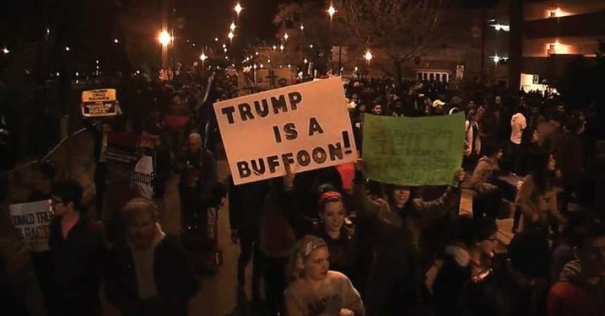 Thousands of protesters force cancellation  of Trump rally in Chicago