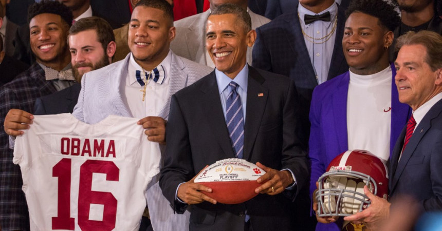 Obama welcomes crimson tide to the White House