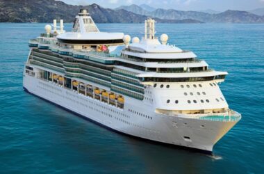 Appeals court reverses course on cruise restrictions