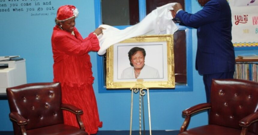 Bethel dedicates library in honor of Gloria P. Holmes